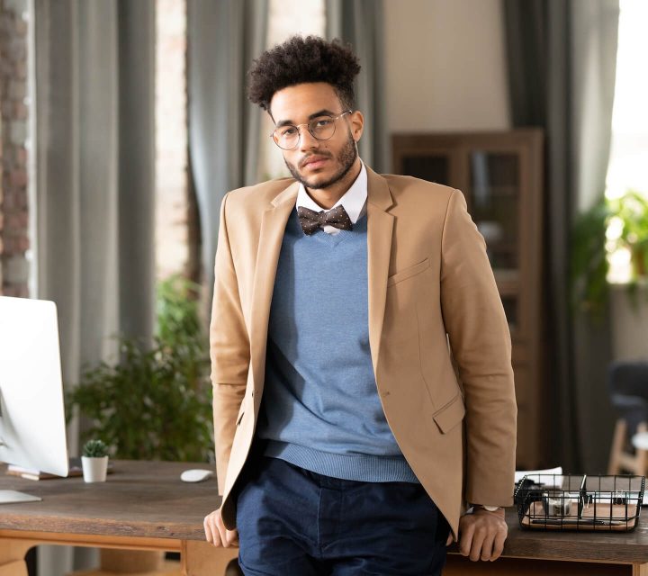businessman-working-at-office-2021-09-24-03-19-07-utc-e1668146920863.jpg